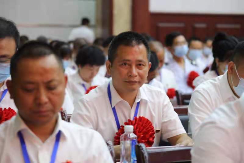 背篓人家党支部 张松